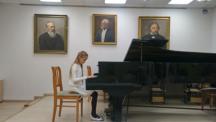 Фортепианный концерт учащихся 5-7 классов преподавателя Аллы Борисовны Никитиной.