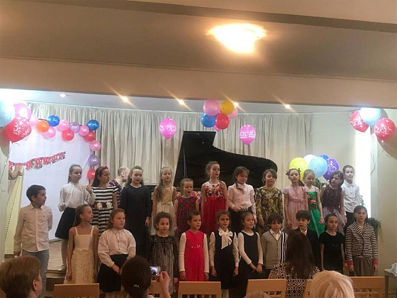 Выступления учащихся 1 класса посвященном празднованию 8 марта, под руководством преподавателя Натальи Валентиновны Тарарацкой.